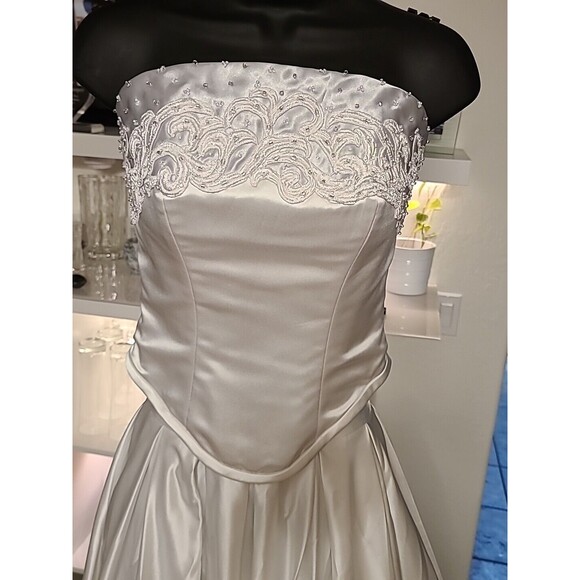 2  Piece Corset Wedding Dress  Size 6 Store Display $1145.00 Tag New Wit… - Picture 10 of 16